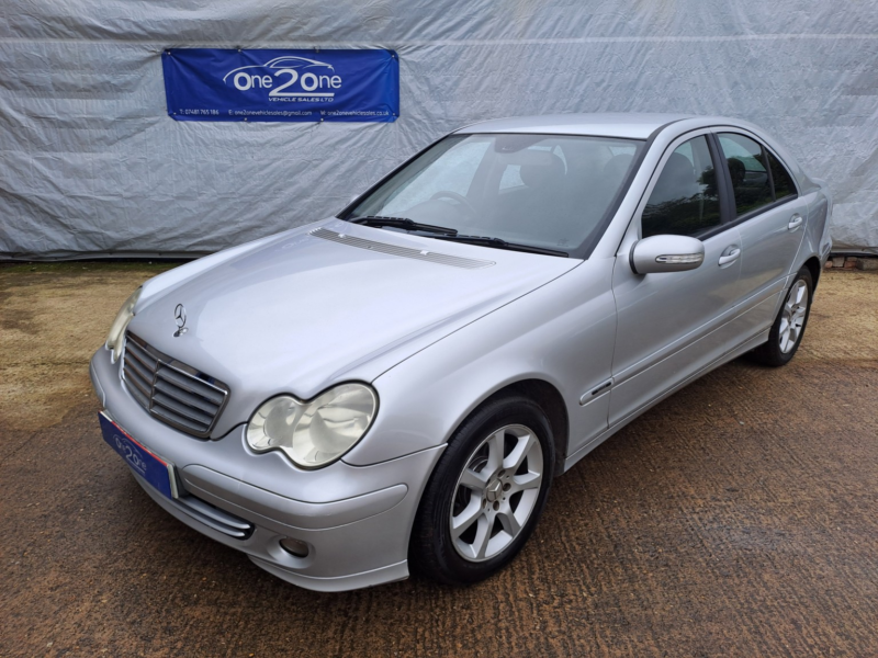 2005 Mercedes-Benz C Class 2.1 C220 Cdi Classic Se in Silver — image 1
