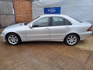 2005 Mercedes-Benz C Class 2.1 C220 Cdi Classic Se in Silver — image 2