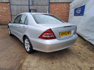 2005 Mercedes-Benz C Class 2.1 C220 Cdi Classic Se in Silver — image 3
