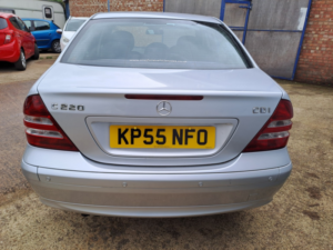 2005 Mercedes-Benz C Class 2.1 C220 Cdi Classic Se in Silver — image 4