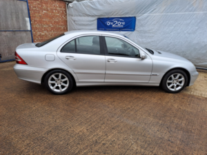 2005 Mercedes-Benz C Class 2.1 C220 Cdi Classic Se in Silver — image 6