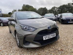 2022 Toyota Yaris 1.5 Vvt-H Icon in Bronze — image 2
