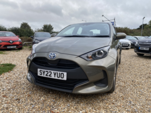 2022 Toyota Yaris 1.5 Vvt-H Icon in Bronze — image 3