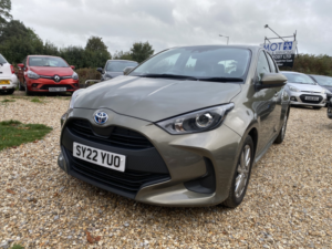 2022 Toyota Yaris 1.5 Vvt-H Icon in Bronze — image 4