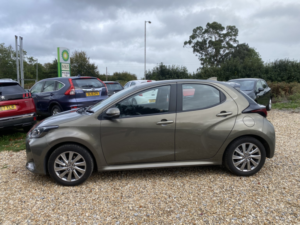 2022 Toyota Yaris 1.5 Vvt-H Icon in Bronze — image 5