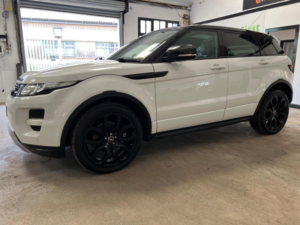 2013 Land Rover Range Rover Evoque 2.2 Sd4 Dynamic Auto 4WD Euro 5 5dr in White — image 4