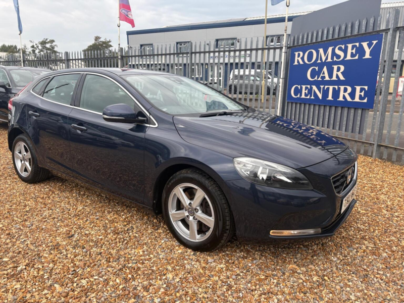 2013 Volvo V40 2.0 D3 Se Geartronic Euro 5 (s/s) 5dr in Blue — image 1
