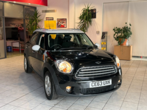 2013 MINI Countryman 1.6 Cooper Countryman in Black — image 2