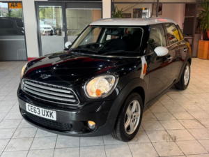 2013 MINI Countryman 1.6 Cooper Countryman in Black — image 5