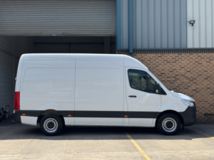 2020 Mercedes-Benz Sprinter 2.0 315 Cdi Progressive Rwd L2 H2 Mwb High Roof Euro 6 (s/s) 5dr (150bhp) in White — image 4