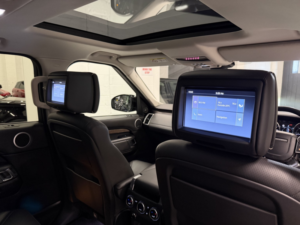 2018 Land Rover Discovery 3.0 Td V6 Hse Luxury in Blue — image 3