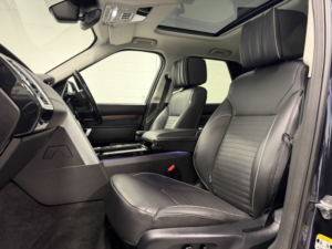 2018 Land Rover Discovery 3.0 Td V6 Hse Luxury in Blue — image 4