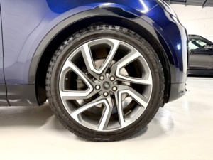 2018 Land Rover Discovery 3.0 Td V6 Hse Luxury in Blue — image 5