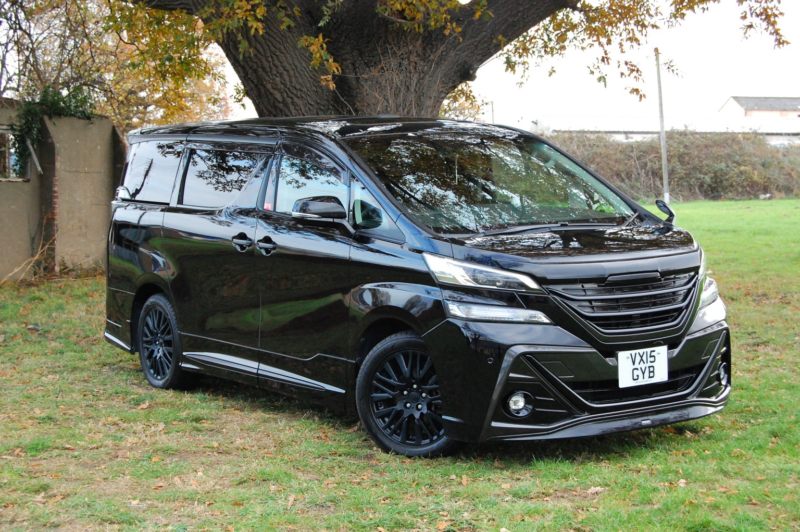 2015 Toyota Vellfire 3.5 30 Series Royal Lounge in Black — image 1