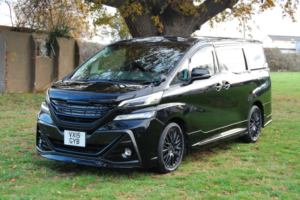 2015 Toyota Vellfire 3.5 30 Series Royal Lounge in Black — image 3