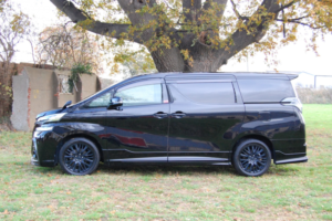 2015 Toyota Vellfire 3.5 30 Series Royal Lounge in Black — image 4