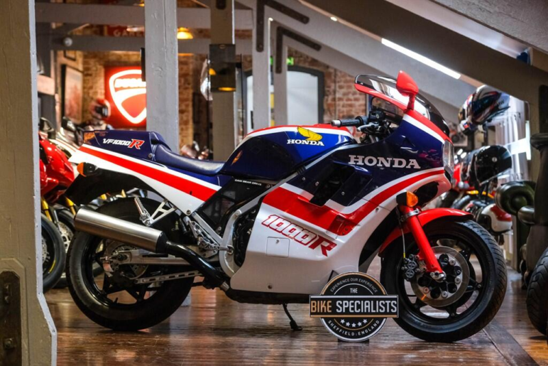 1985 Honda Vf1000 Vf1000re Iconic 80's V4 Honda in Multicolour — image 1