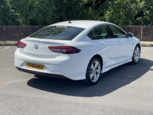 2019 Vauxhall Insignia 2.0 Turbo D Blueinjection Sri Vx Line Nav in White — image 3