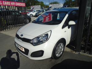 2014 Kia Rio 1.25 1 Hatchback 3dr Petrol Manual Euro 5 (84 Bhp) in White — image 3