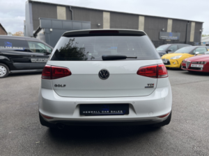 2014 Volkswagen Golf 1.6 Tdi Bluemotion Tech Se in White — image 4
