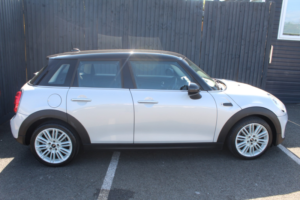 2016 MINI Hatch 1.5 5-Door Hatch Cooper in Silver — image 4