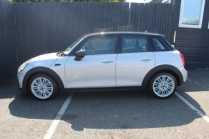 2016 MINI Hatch 1.5 5-Door Hatch Cooper in Silver — image 5