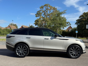 2019 Land Rover Range Rover Velar 3.0 D300 R-Dynamic Hse Auto 4WD Euro 6 (s/s) 5dr in Silver — image 4