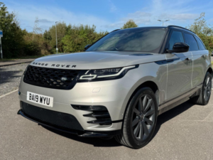 2019 Land Rover Range Rover Velar 3.0 D300 R-Dynamic Hse Auto 4WD Euro 6 (s/s) 5dr in Silver — image 6