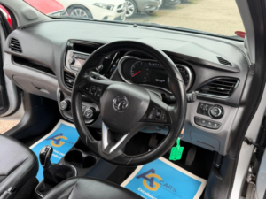 2016 Vauxhall Viva 1.0i Sl Euro 6 5dr in Silver — image 2