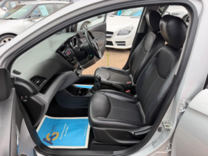 2016 Vauxhall Viva 1.0i Sl Euro 6 5dr in Silver — image 4