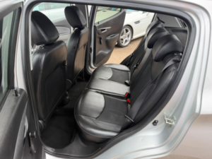 2016 Vauxhall Viva 1.0i Sl Euro 6 5dr in Silver — image 5