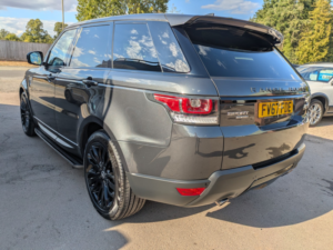 2017 Land Rover Range Rover Sport 3.0 Sd V6 Hse in Grey — image 4