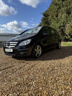 2011 Mercedes-Benz B Class 2.0 B180 Cdi Sport in Black — image 2
