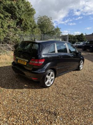 2011 Mercedes-Benz B Class 2.0 B180 Cdi Sport in Black — image 3