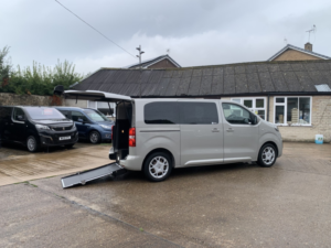 2020 Citroen Spacetourer 2.0 Bluehdi Feel M in Beige — image 4