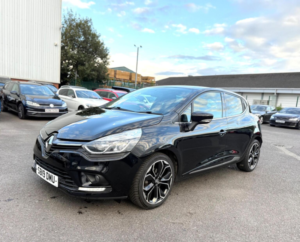 2019 Renault Clio 1.5 Dci Iconic Euro 6 (s/s) 5dr in Black — image 3