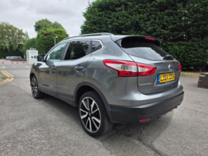2014 Nissan Qashqai 1.2 Dig-T Tekna 2WD Euro 5 (s/s) 5dr in Grey — image 5