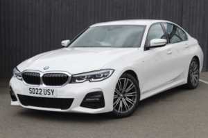 2022 BMW 3 Series 2.0 318i M Sport Saloon in White — image 3