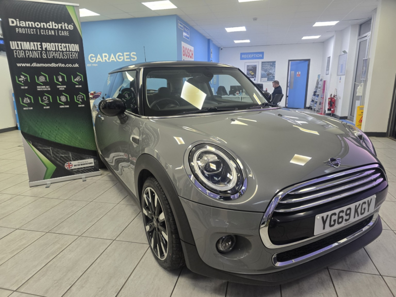 2019 MINI Hatch 1.5l Cooper Exclusive in Grey — image 1