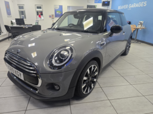 2019 MINI Hatch 1.5l Cooper Exclusive in Grey — image 3