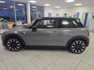 2019 MINI Hatch 1.5l Cooper Exclusive in Grey — image 4