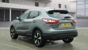 2016 Nissan Qashqai 1.2 Dig-T N-Connecta SUV 5dr Petrol Manual 2WD Euro 6 (s/s) (115 Ps) in Grey — image 3