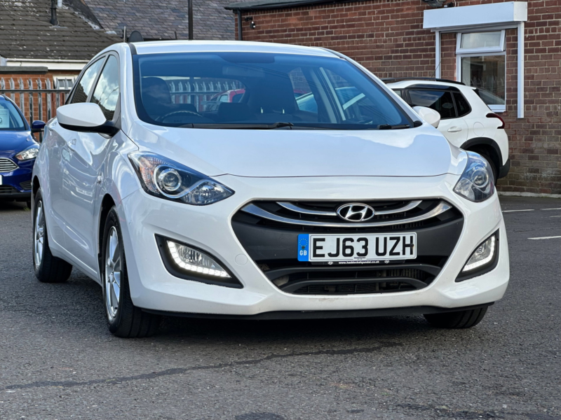 2013 Hyundai I30 1.6 Crdi Blue Drive Active Hatchback 5dr Diesel Manual Euro 5 (s/s) (110 Ps) in White — image 1