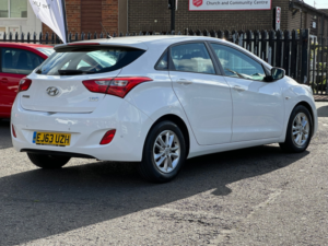 2013 Hyundai I30 1.6 Crdi Blue Drive Active Hatchback 5dr Diesel Manual Euro 5 (s/s) (110 Ps) in White — image 3