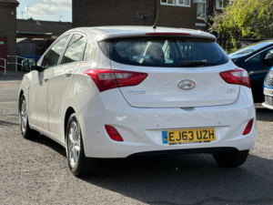 2013 Hyundai I30 1.6 Crdi Blue Drive Active Hatchback 5dr Diesel Manual Euro 5 (s/s) (110 Ps) in White — image 4