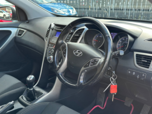 2013 Hyundai I30 1.6 Crdi Blue Drive Active Hatchback 5dr Diesel Manual Euro 5 (s/s) (110 Ps) in White — image 5