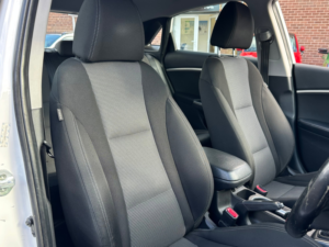 2013 Hyundai I30 1.6 Crdi Blue Drive Active Hatchback 5dr Diesel Manual Euro 5 (s/s) (110 Ps) in White — image 6