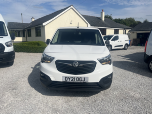 2021 Vauxhall Combo 1.5 Turbo D 2300 Edition in White — image 2