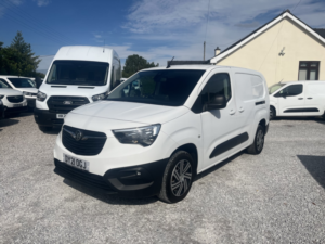 2021 Vauxhall Combo 1.5 Turbo D 2300 Edition in White — image 3