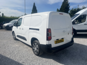2021 Vauxhall Combo 1.5 Turbo D 2300 Edition in White — image 5